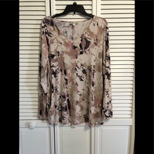 Women’s long sleeve top